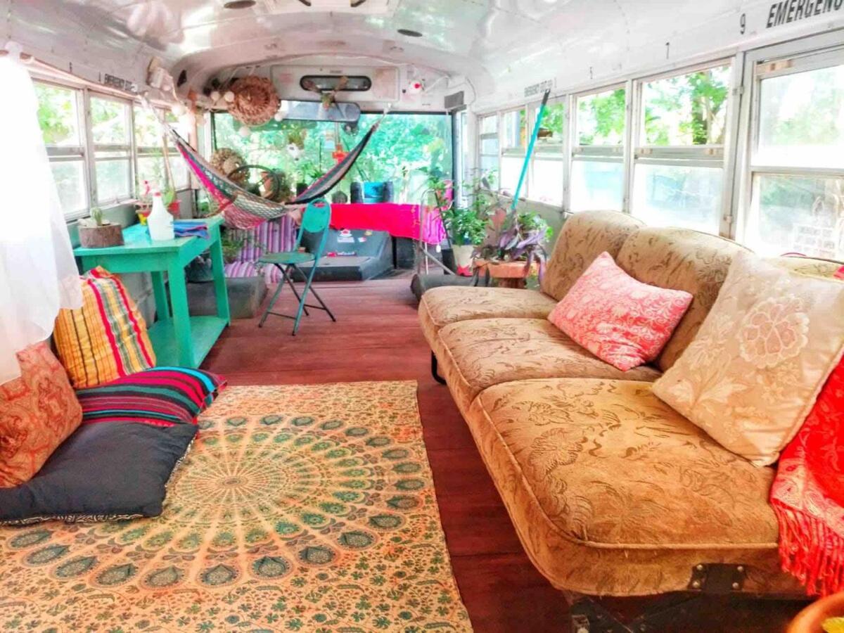 Rainbow Caravan Hostel Las Pilas ภายนอก รูปภาพ