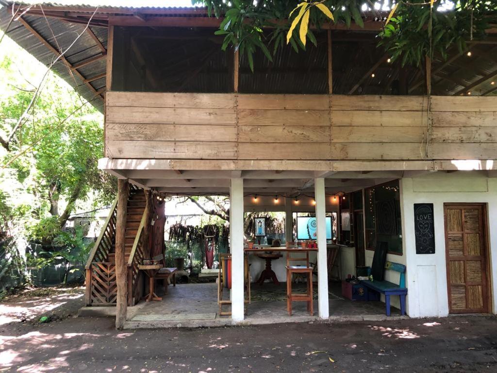 Rainbow Caravan Hostel Las Pilas ภายนอก รูปภาพ