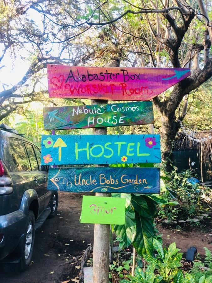 Rainbow Caravan Hostel Las Pilas ภายนอก รูปภาพ