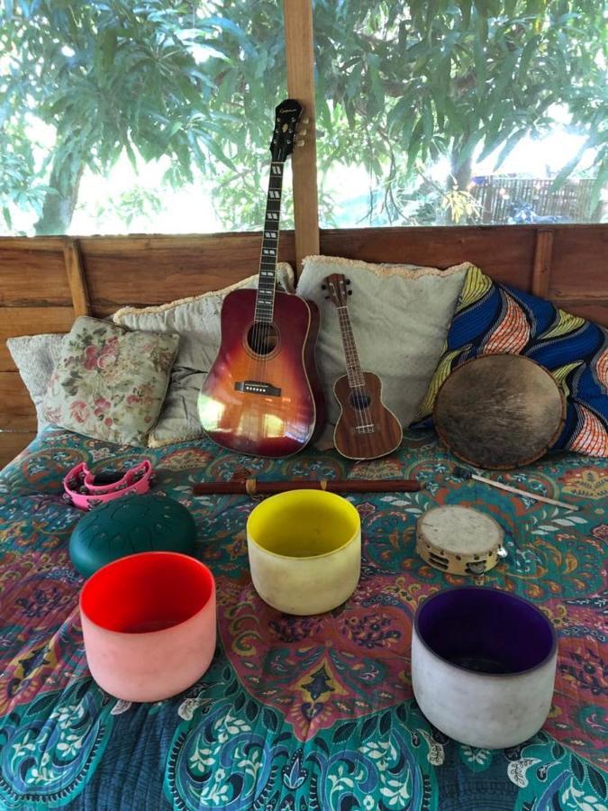 Rainbow Caravan Hostel Las Pilas ภายนอก รูปภาพ