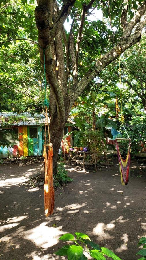 Rainbow Caravan Hostel Las Pilas ภายนอก รูปภาพ