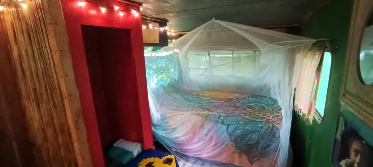Rainbow Caravan Hostel Las Pilas ภายนอก รูปภาพ
