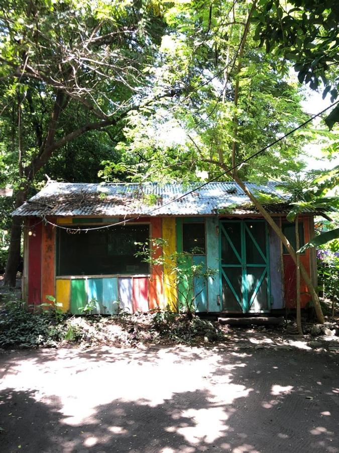 Rainbow Caravan Hostel Las Pilas ภายนอก รูปภาพ