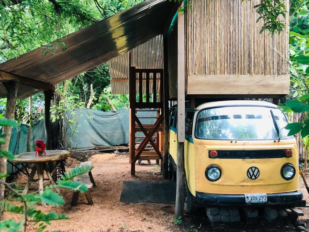 Rainbow Caravan Hostel Las Pilas ภายนอก รูปภาพ